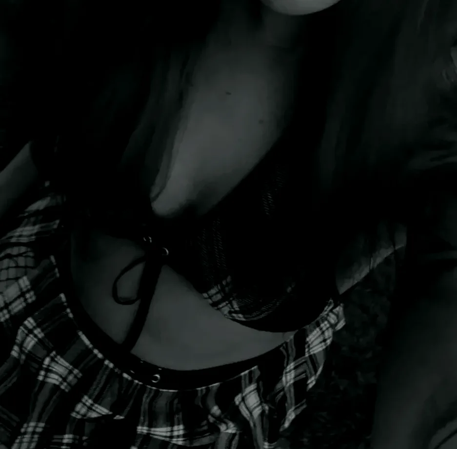 Ines, 34