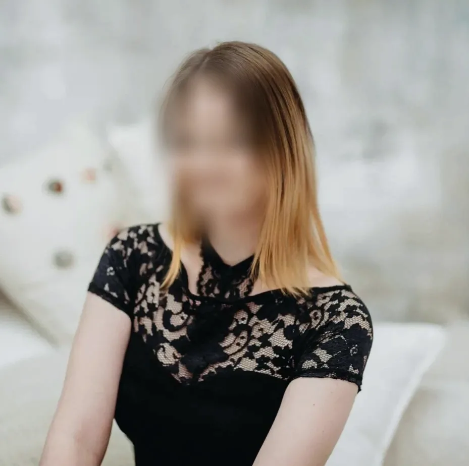 Isabelle, 24