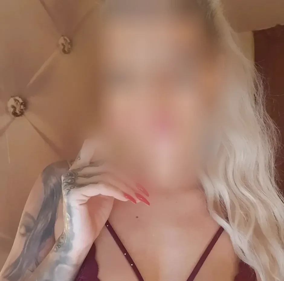 Ivana, 30