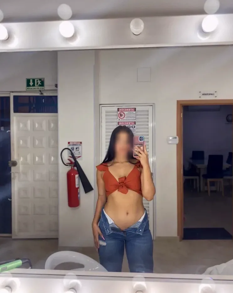Julia, 22