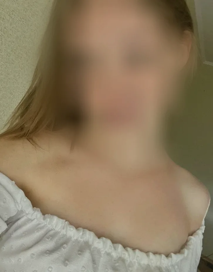 Lilly, 34